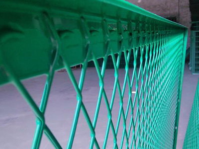 鋼板網護欄